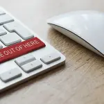 Napoli lancia la campagna “Occhio al truffatore!” contro le frodi agli anziani