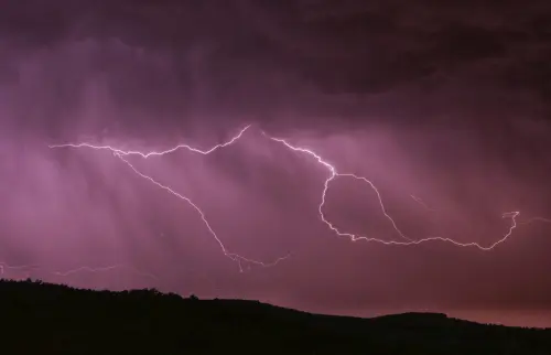 Campania, prorogata l’allerta meteo gialla: temporali improvvisi e rischio idrogeologico
