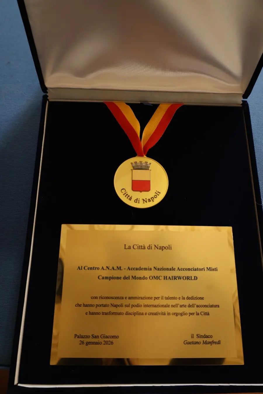 Napoli premia l’eccellenza: targa comunale al Centro A.N.A.M. campione del mondo OMC