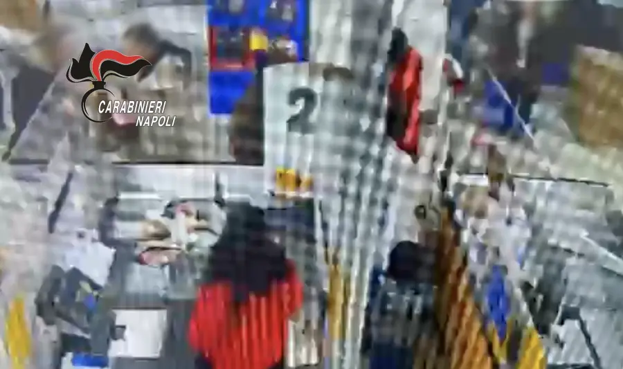 Caivano, tenta di rapire un bimbo al supermercato: arrestato 45enne