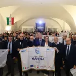 Napoli Capitale Europea dello Sport 2026, firmata la Targa d’Argento e consegnate le bandiere
