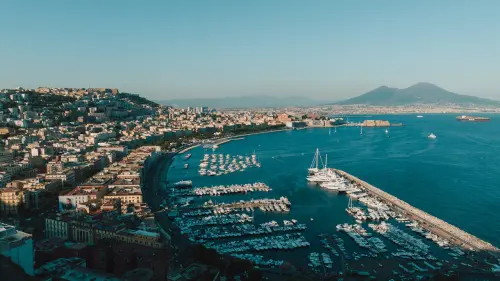 Napoli in 3 Giorni: Itinerario tra Storia e Mare