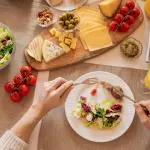 Come mangiare in modo più consapevole: strategie pratiche per migliorare il rapporto con il cibo