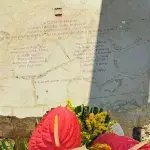 Napoli, fiori per Falcone e Borsellino in piazza Municipio