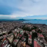 Napoli contro la violenza sulle donne: mai bandiera bianca
