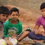 Povertà minorile in Italia: l’Assegno di inclusione sotto accusa dopo i dati Istat