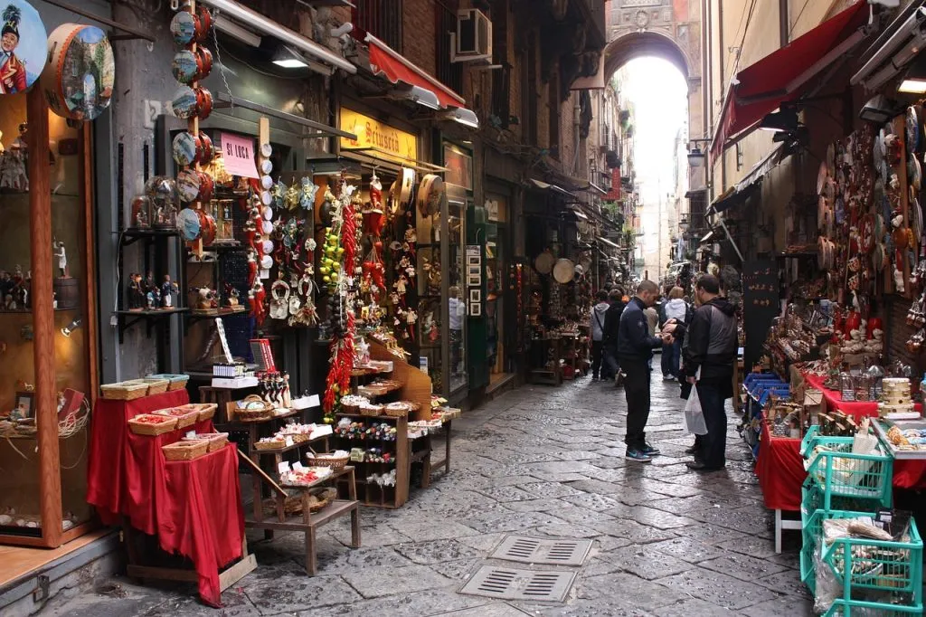Il fascino autentico dei Mercati Napoli tra storia, colori e profumi