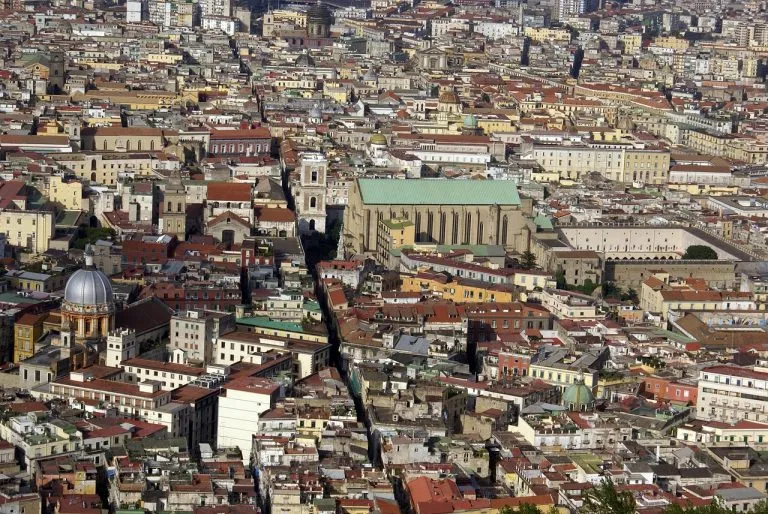 Napoli, la Giunta approva il taglio ai costi della politica nelle Municipalità