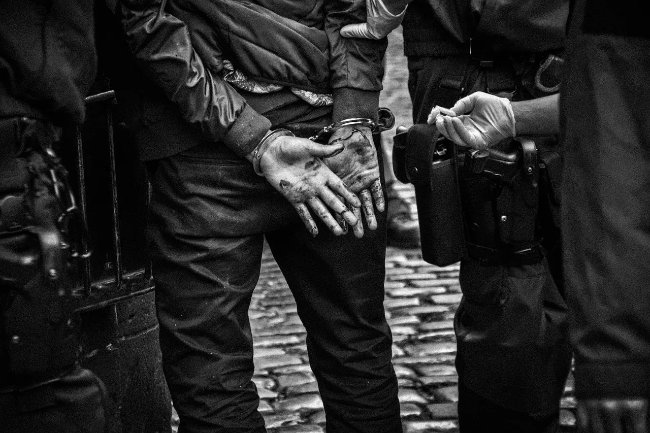 Caivano, arrestato con 71 dosi di stupefacenti dopo un inseguimento