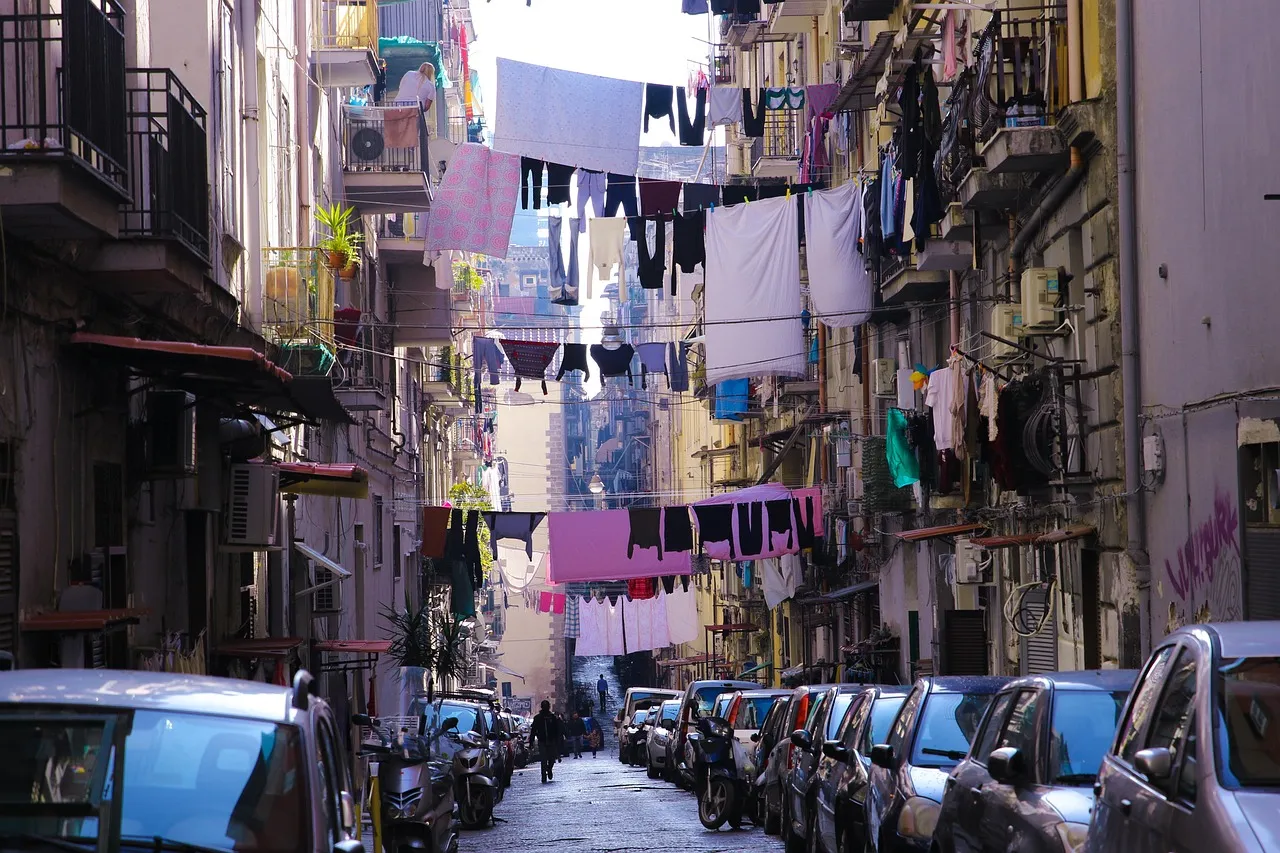 Inchiesta della DDA di Napoli: 17 misure cautelari per corruzione e appalti pilotati