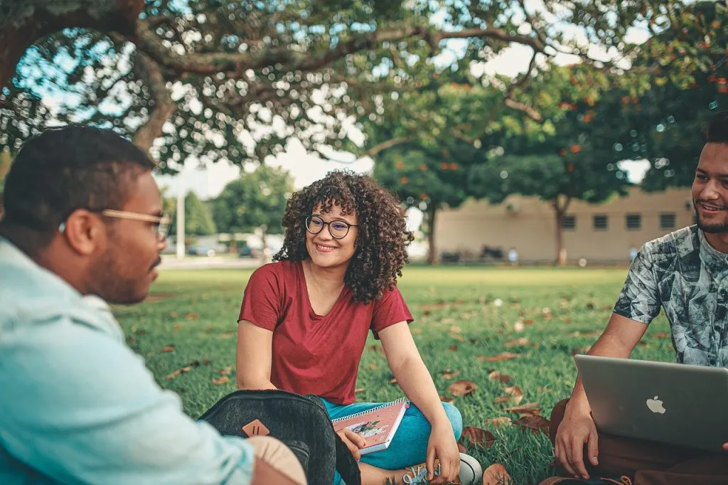 Welcome Day 2025, Napoli abbraccia gli Erasmus: orientamento, servizi e memoria condivisa