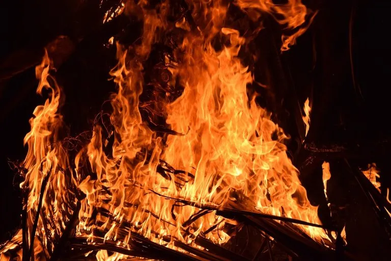 Incendio a Forchia, l’Arpac avvia il monitoraggio delle diossine