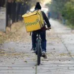 Napoli, rider fermato con patente falsa: denunciato e sanzionato